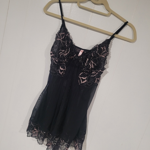 La Vie En Rose Other - La Vie En Rose Scalloped Black and Pink Lace Nightie